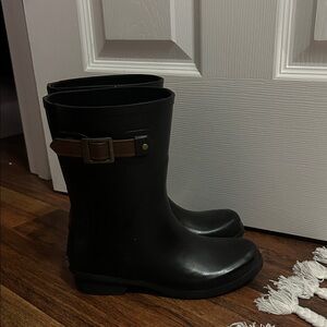 Chooka Black Rain Boots with Brown Strap